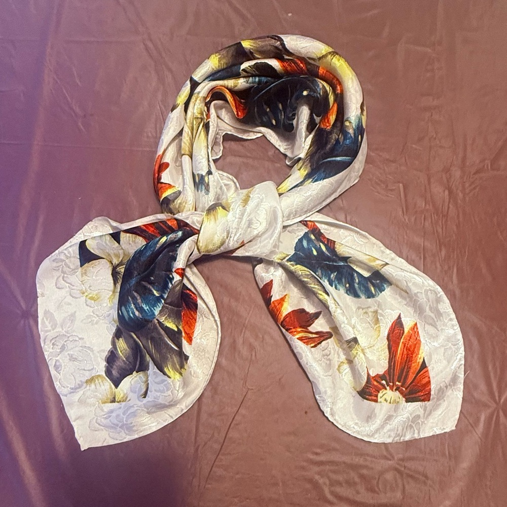 Vintage Floral Print White Satin Silk 31” Square Scarf - Women’s Accessory - Picture 4 of 8